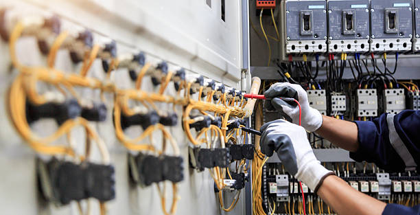 Professional Electrician technician working in Payson, UT